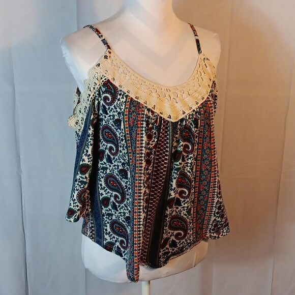 NoBo Cold Shoulder Floral Paisley Cropped Top - Picture 7 of 7